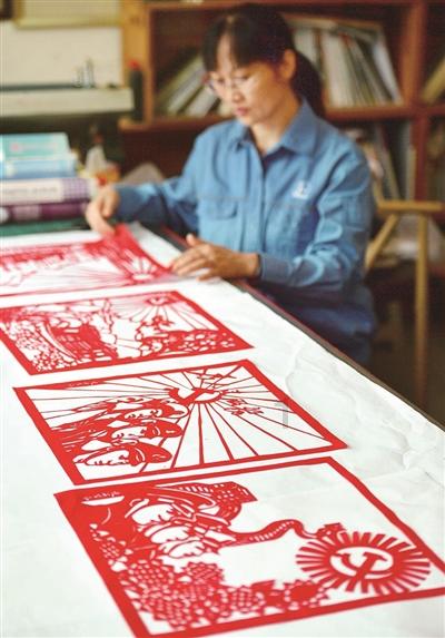 《爱情公寓1》胡一菲交了男朋友之后有着什么样的改变呢？游戏画面